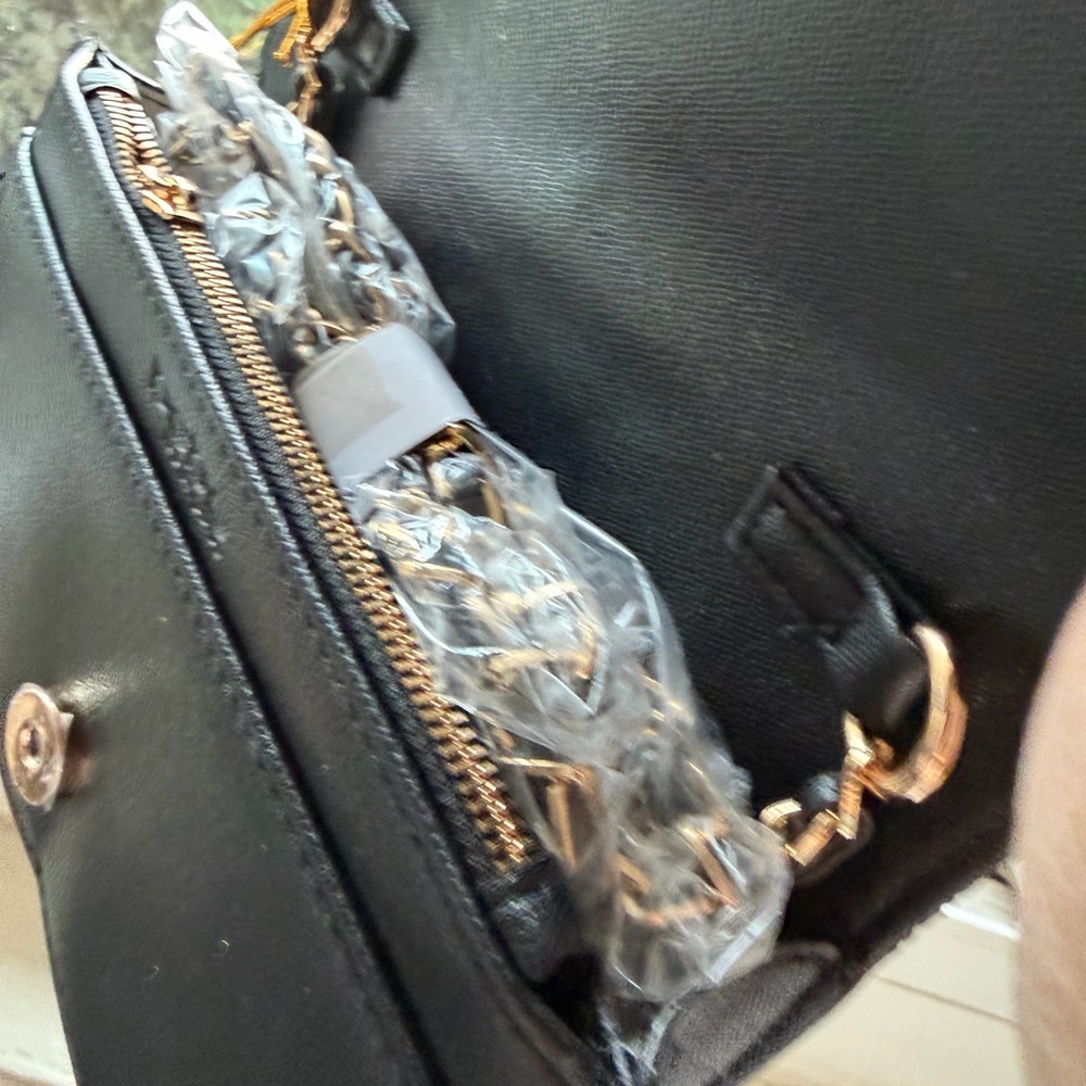 NWT Bebe Black Women's crossbody Bag - Picture 3 of 5